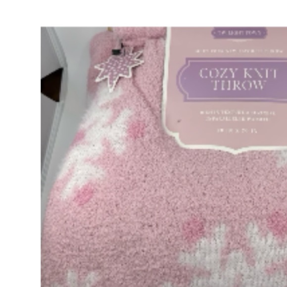 ❄️Cozy Pink with White Snowflake Christmas Blanket🌲 - Picture 7 of 9